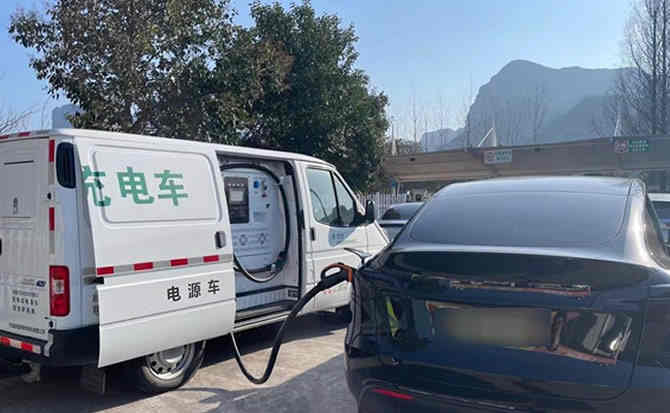 嘉禾汽车搭电